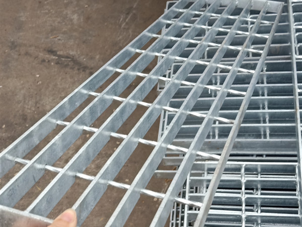 麻花鋼鋼格板