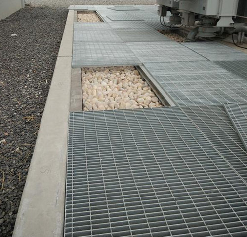 鍍鋅鋼格柵板應(yīng)用在變電站事故油池項目-鍍鋅鋼格板